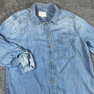 American Eagle Women’s Denim Blue Chambray Button Down Boyfriend Fit Size M
